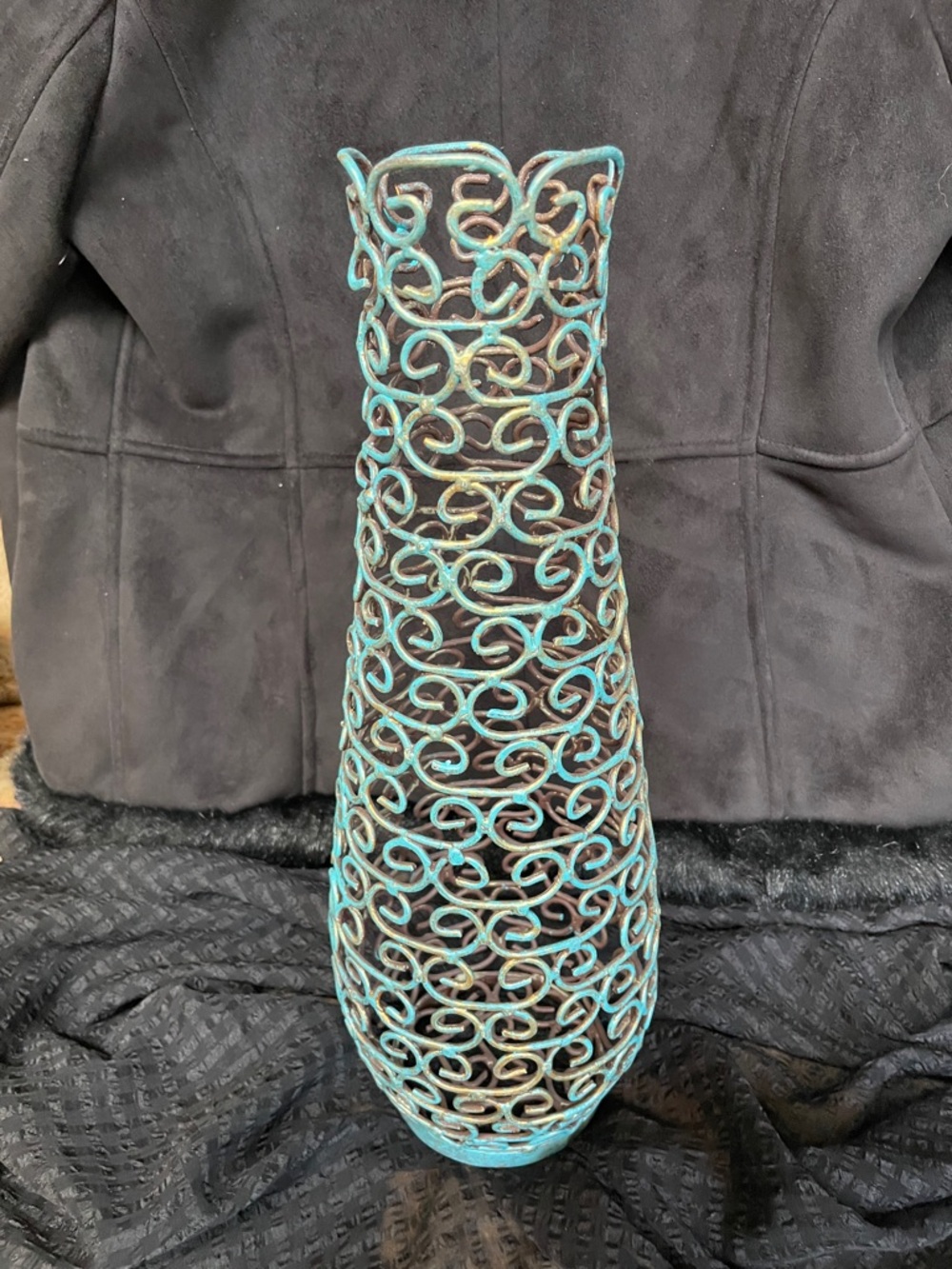 🌹Turquoise & Gold finish Scrollwork Metal Iron Decorative Vase - Picture 7 of 8